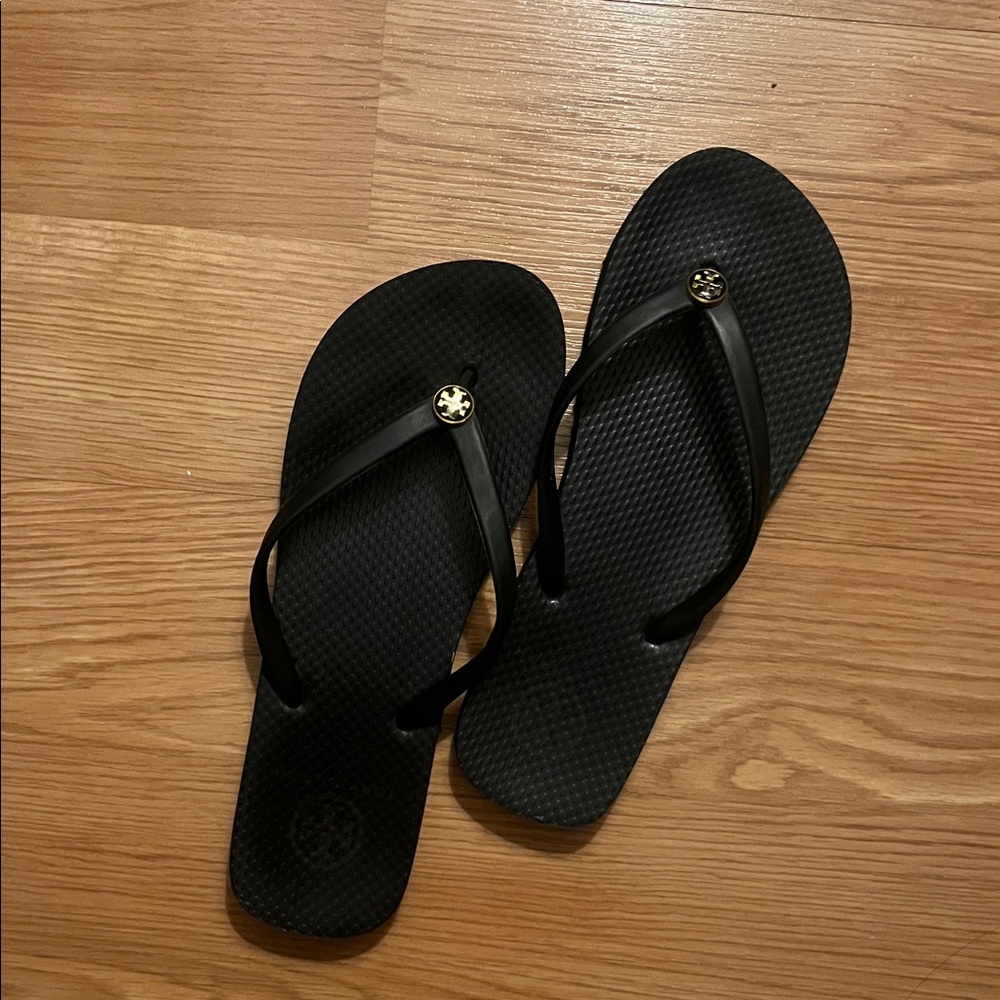 Tory Burch  THIN STRAP 

US 7 Flip Flops Black

Used good condition